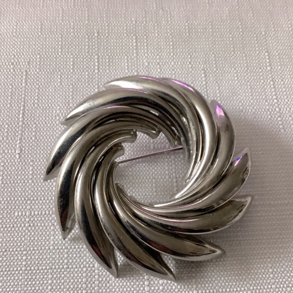 Vintage Silver Tone Brooch Jewelry - Silver Tone Vintage Brooch